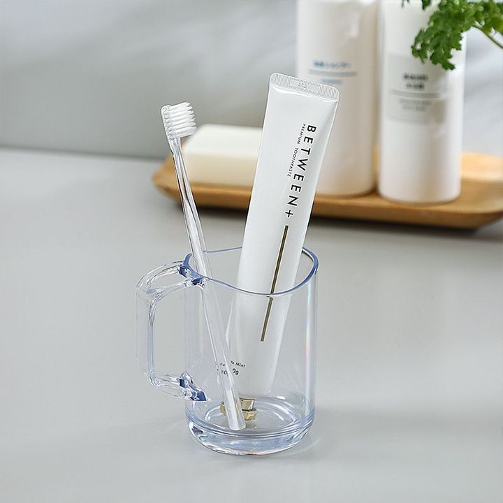 Cốc nước đánh răng trong suốt có quai cầm