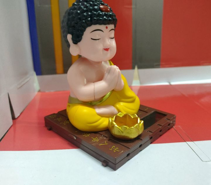 Tượng Phật Thích Ca Gật Gù Năng Lượng Mặt Trời