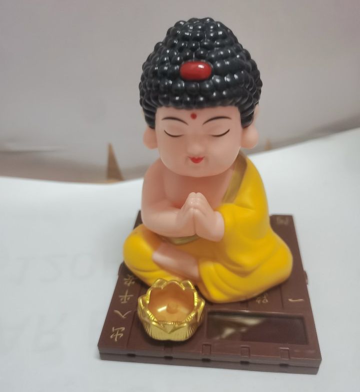 Tượng Phật Thích Ca Gật Gù Năng Lượng Mặt Trời