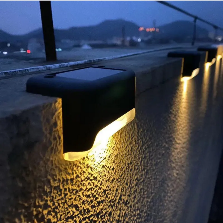 Đèn LED gắn bậc thang, ban công sử dụng năng lượng mặt trời tiện lợi