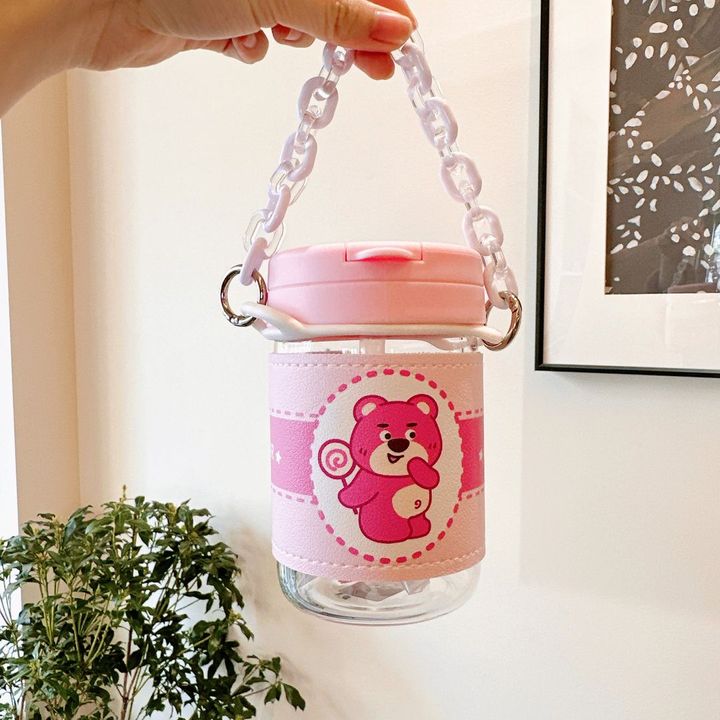 Bình nước Gấu Lotso gấu dâu bọc da và dây xích đeo 400ml