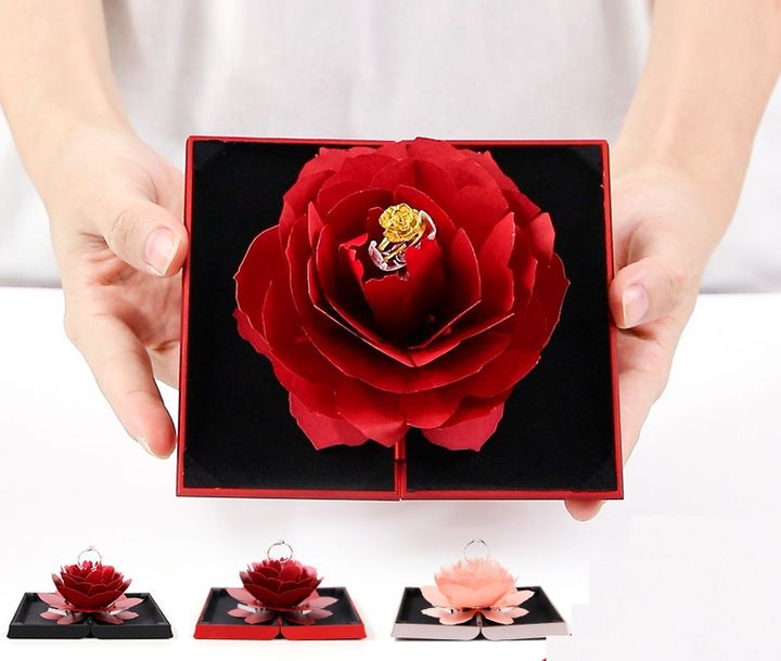 Hộp nhẫn hoa hồng cầu hôn 