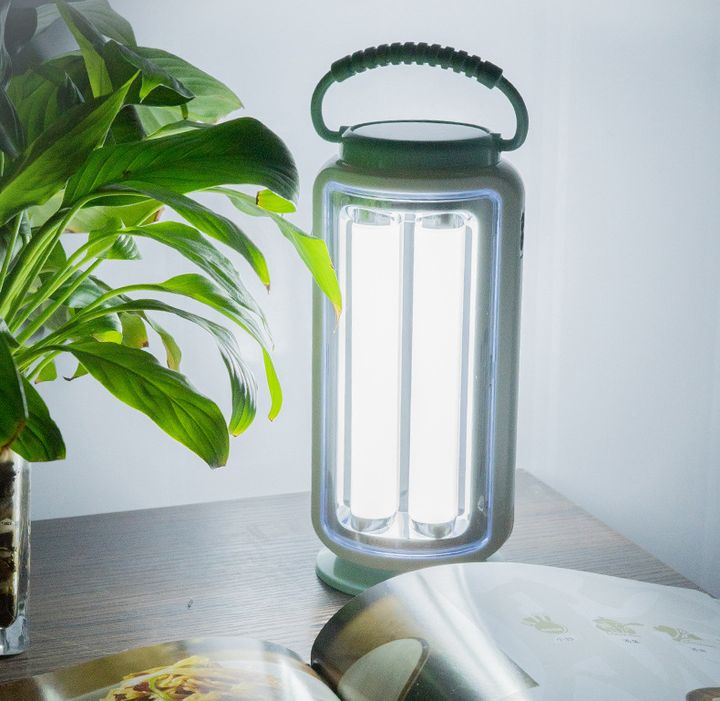 Đèn Sạc 4 LED Năng Lượng Mặt Trời